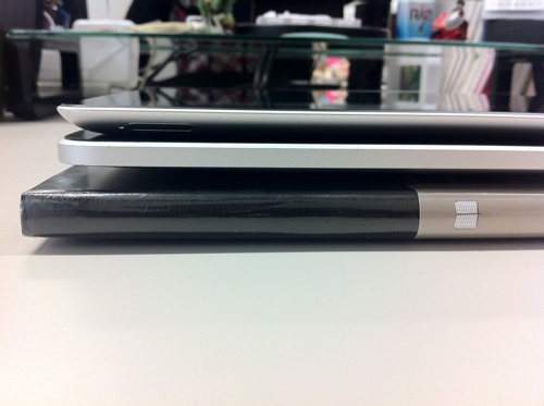 iPad、iPad2と厚さの比較