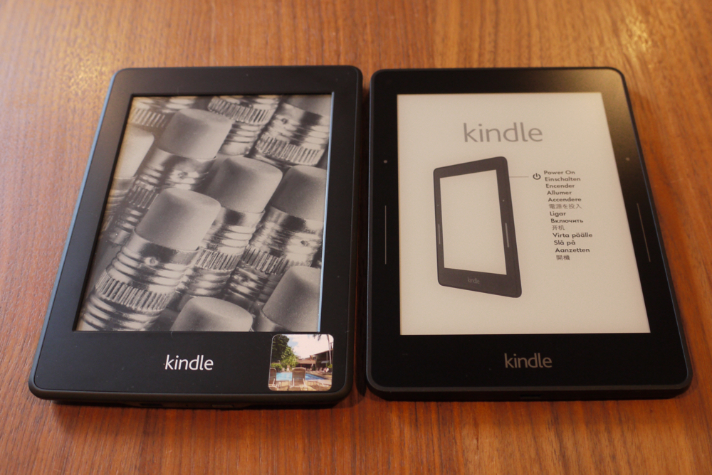 「Kindle Paperwhite 2012」と「Kindle Voyage」の大きさの比較