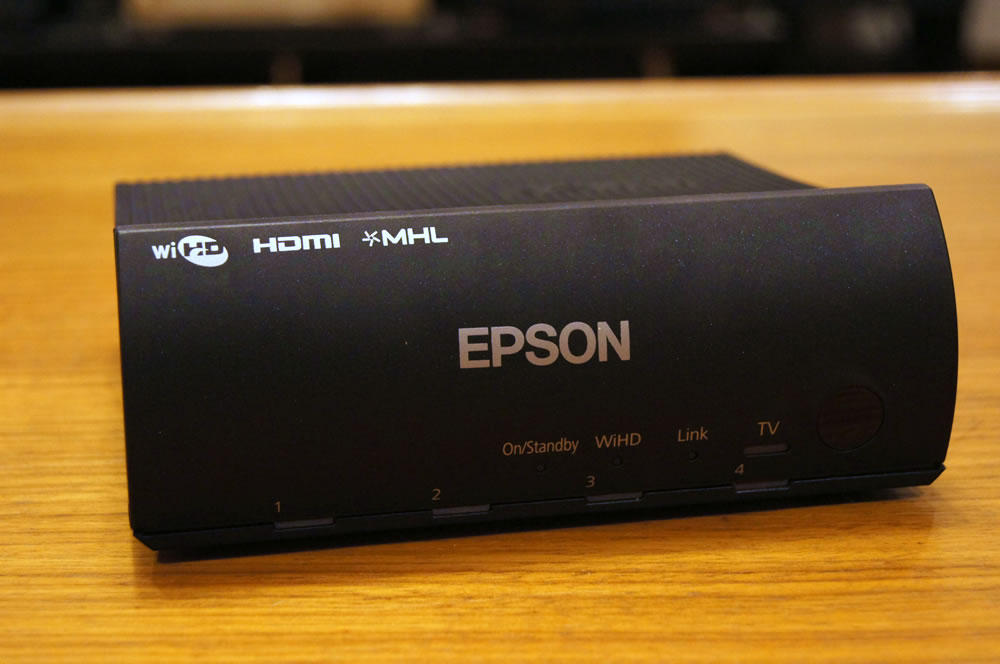 EPSON「EH-TW6700W」のWirelessHDトランスミッター