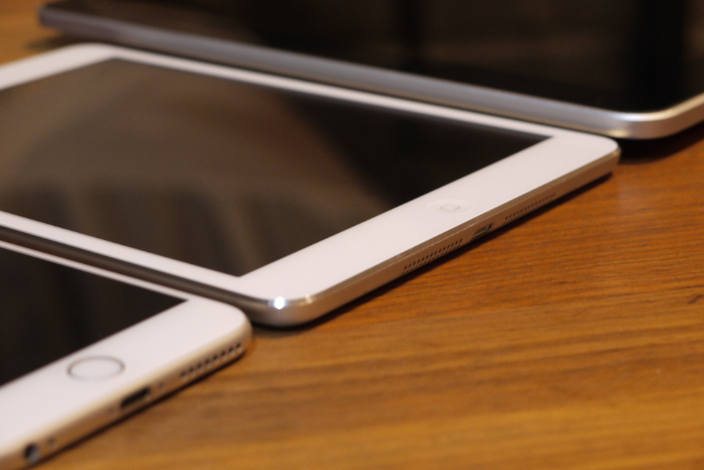 iPhone6 Plus、iPad mini2、iPad（初代）の厚さ比較