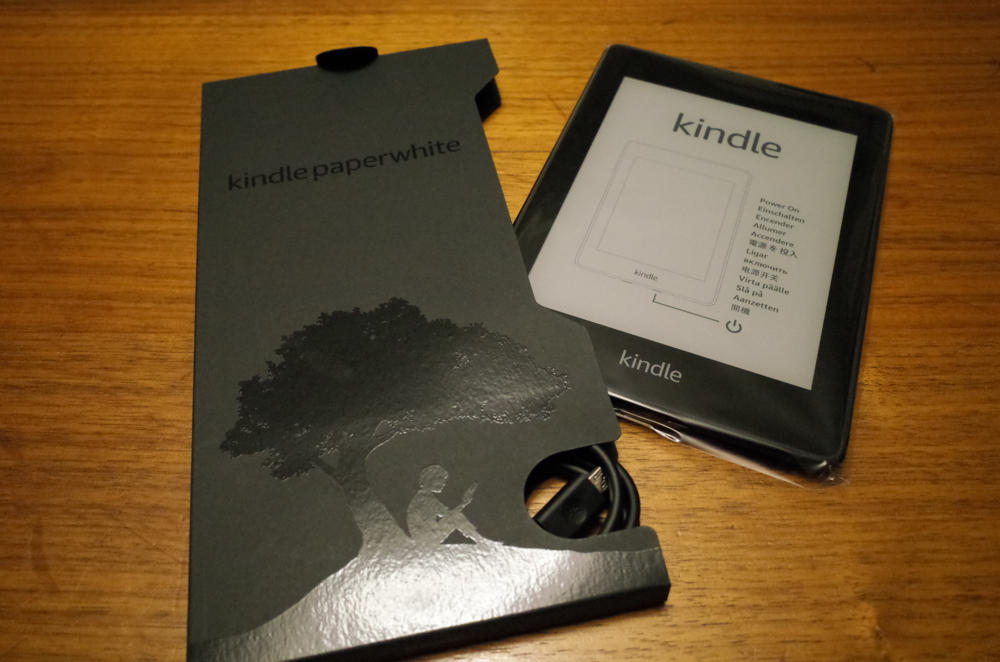 「Kindle Paperwhite」の黒い箱