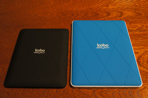 「kobo mini」と「kobo glo」の裏側