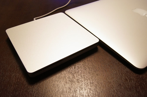Apple「MacBook Air」と「Apple USB SuperDrive」2